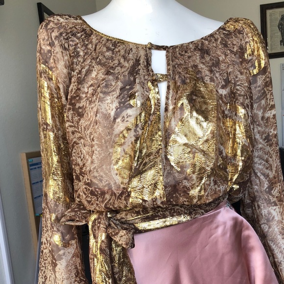 BCBGMAXAZRIA Gold Shoulder Wrap Top- CUTE!!! - Picture 12 of 13